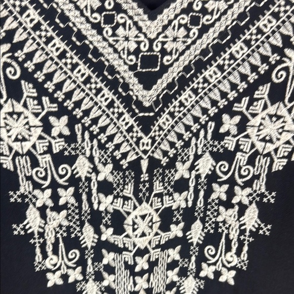 Chelsea & Theodore Black Boho Embroidered Peasant with Bell Sleeve Size Large - Picture 8 of 12